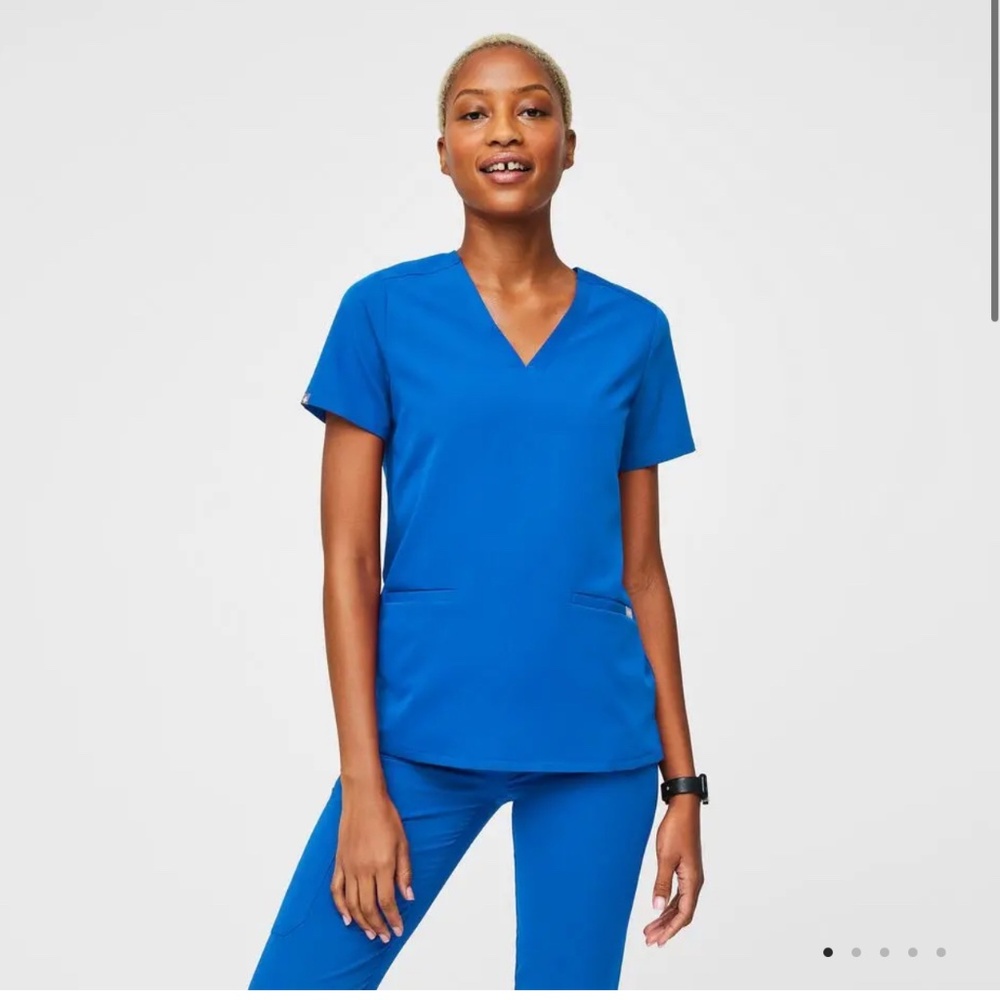 Casma Three-Pocket Scrub Top